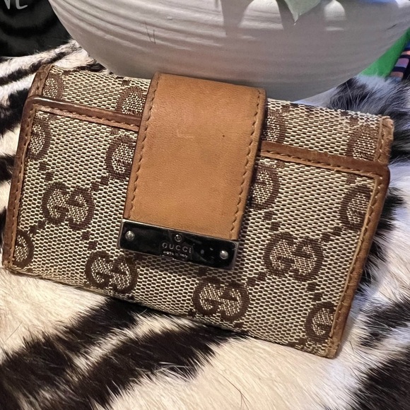 Authentic Gucci Key Holder - Picture 1 of 14
